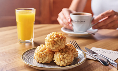 Panellet de piñones: descubre la receta original de Santagloria