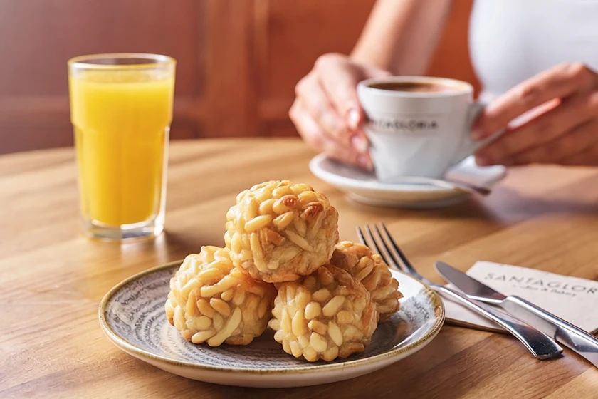 Panellet de piñones: descubre la receta original de Santagloria
