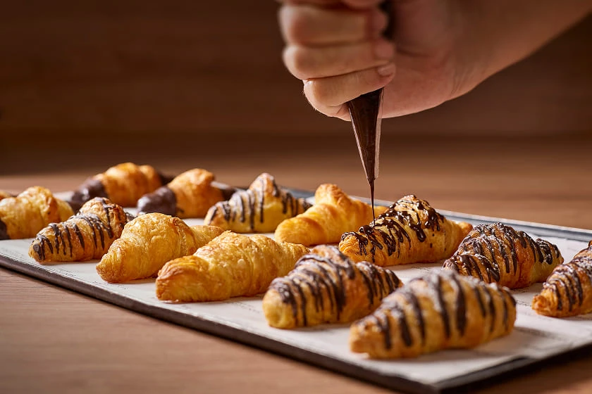 Mini croissants: descubre las nuevas Cajas DIP de Glorias y Santas